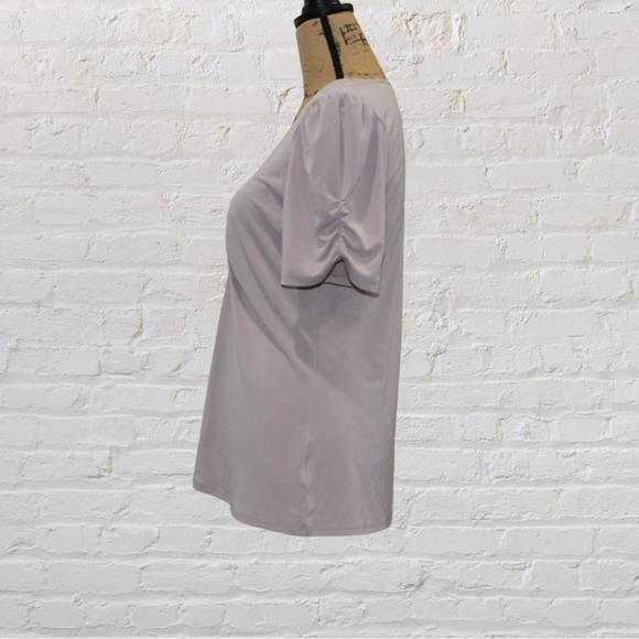 Express Short Sleeve Blouse - Picture 4 of 5